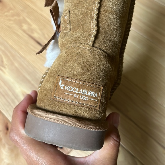 Koolaburra Victoria Short Girls Boots - Picture 5 of 8